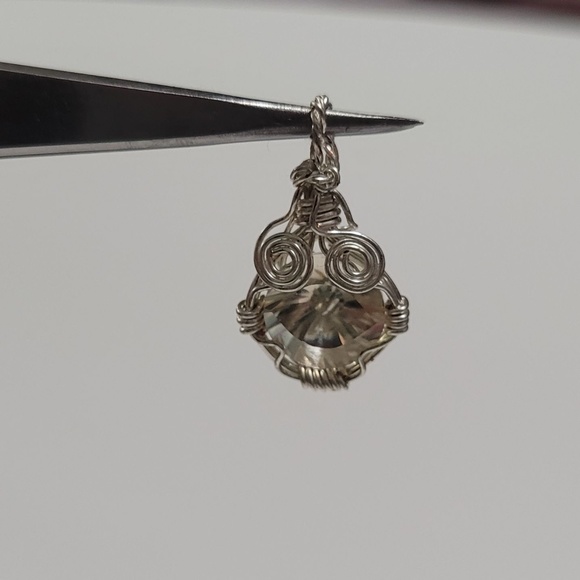 Yellow Labradorite Eye Wrapped in Sterling Pendant - Picture 12 of 14